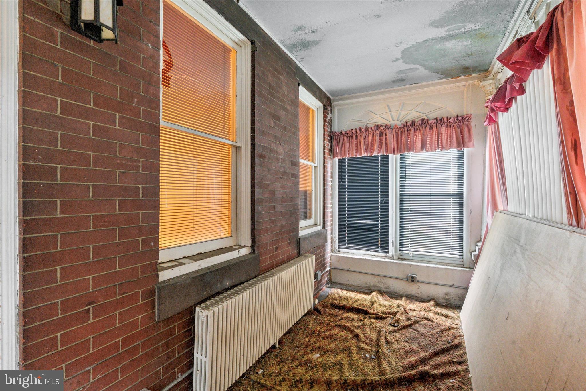 OAK LANE - Residential Income