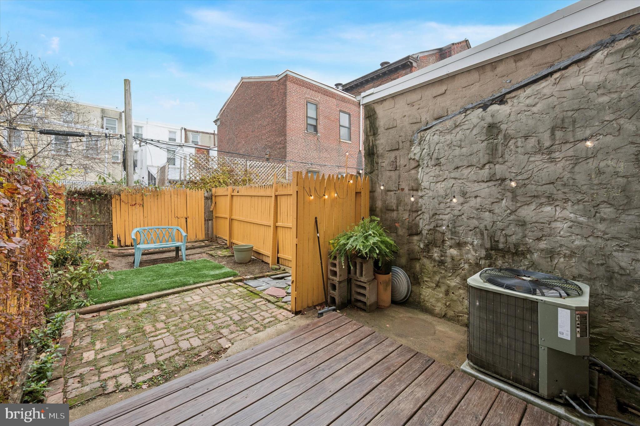 EAST KENSINGTON - Residential