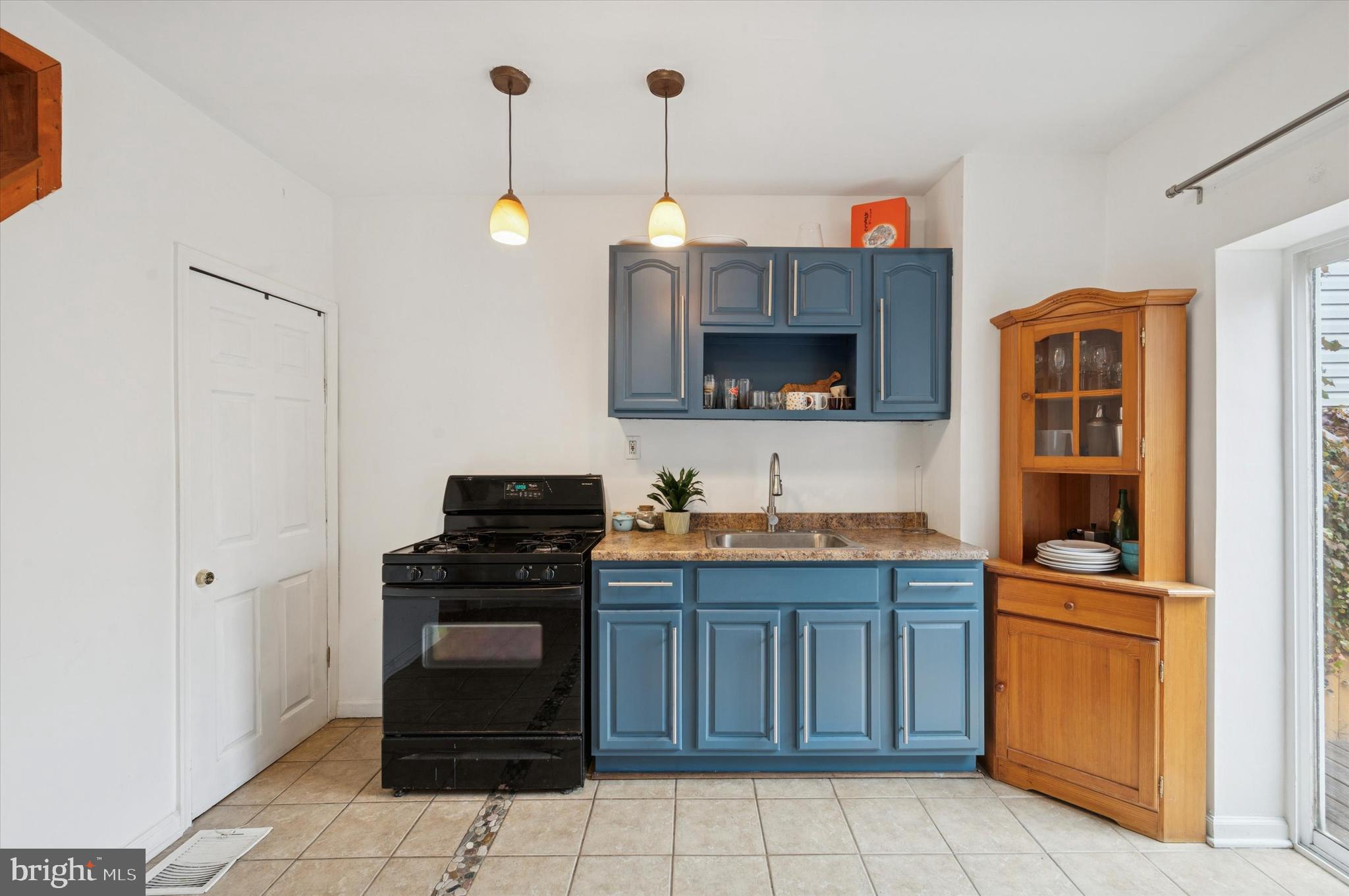 EAST KENSINGTON - Residential