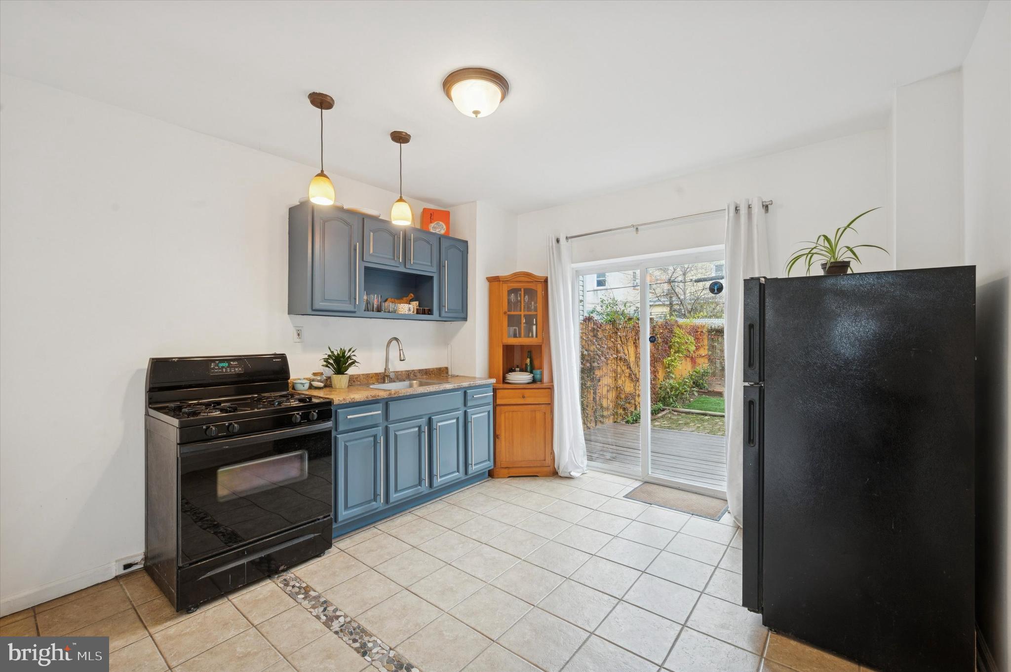 EAST KENSINGTON - Residential