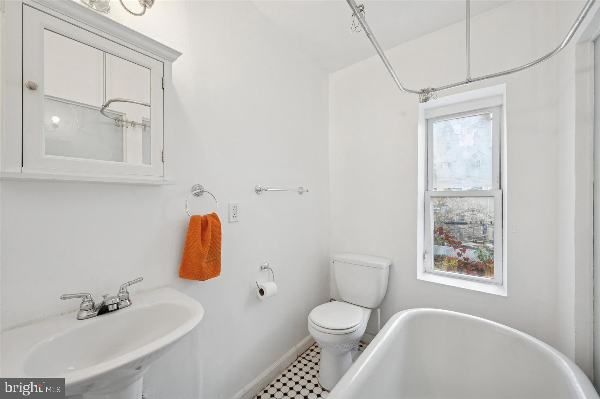 EAST KENSINGTON - Residential