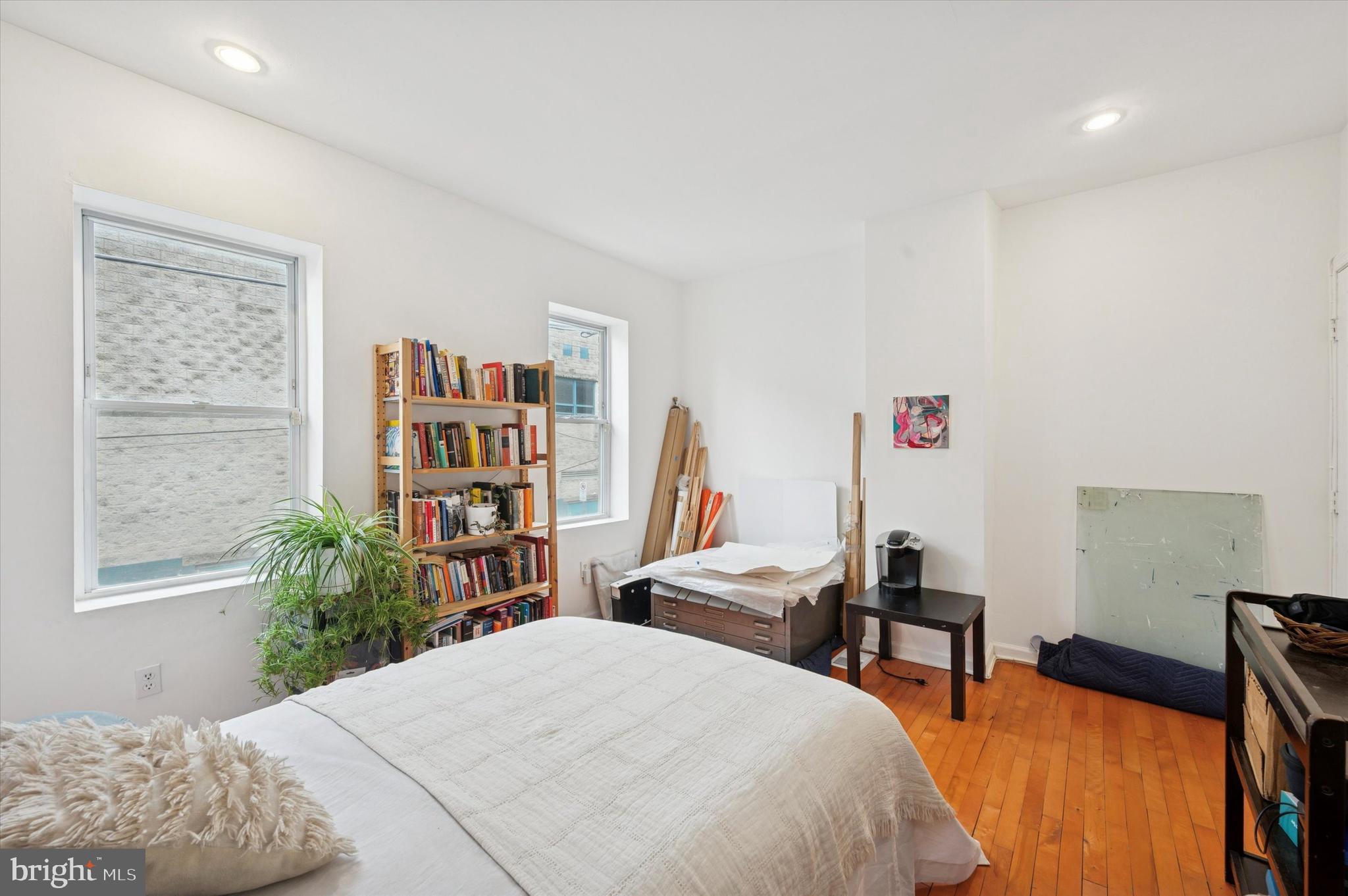 EAST KENSINGTON - Residential