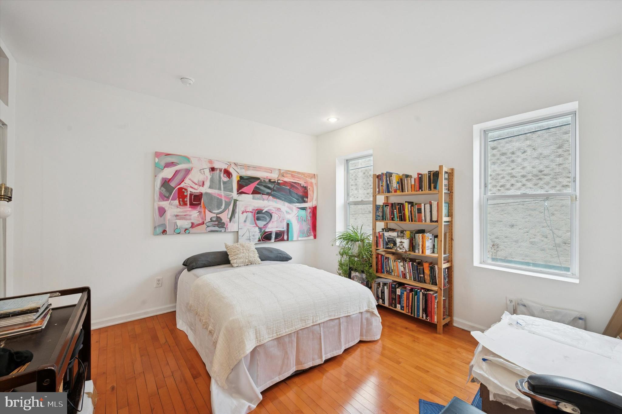 EAST KENSINGTON - Residential