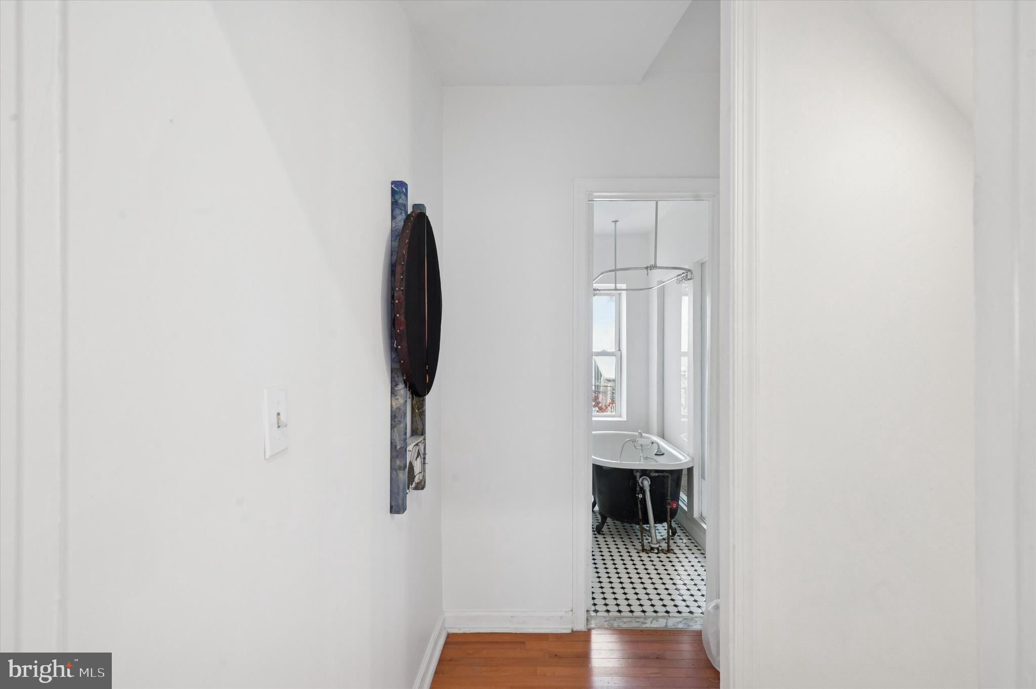 EAST KENSINGTON - Residential