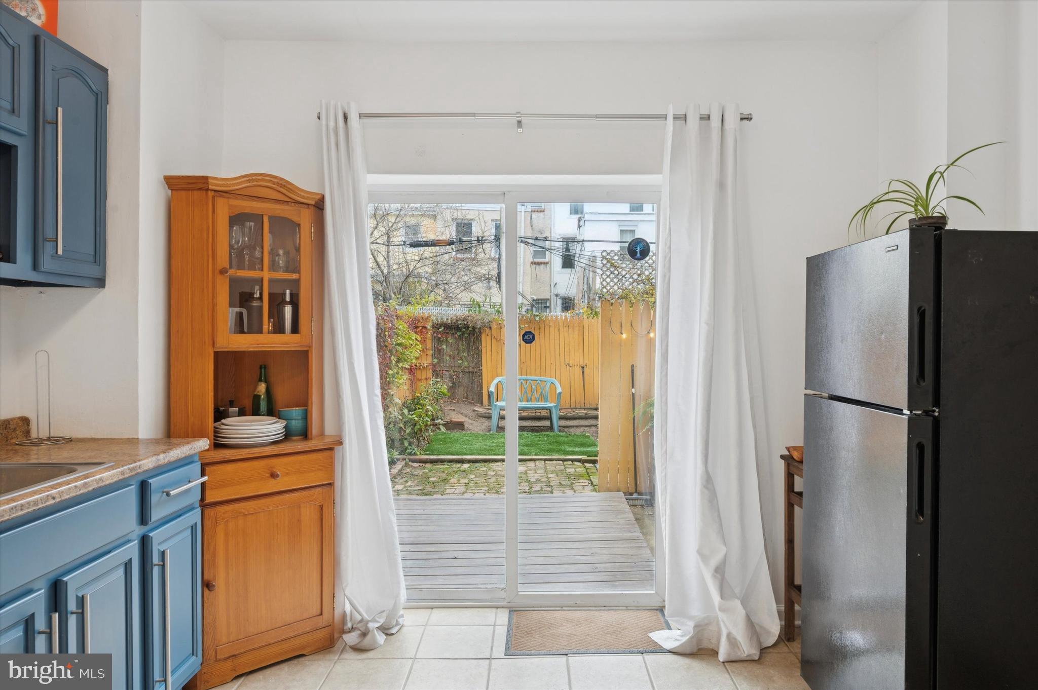 EAST KENSINGTON - Residential