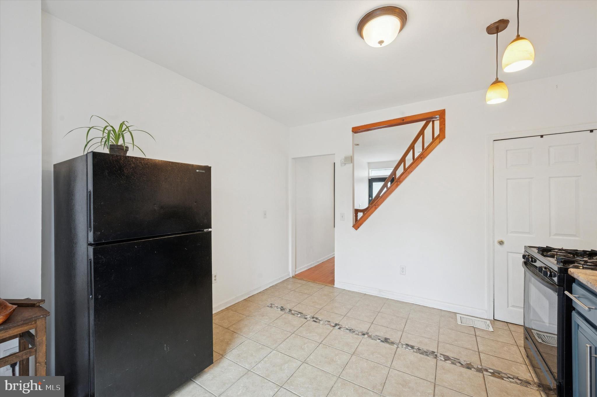 EAST KENSINGTON - Residential