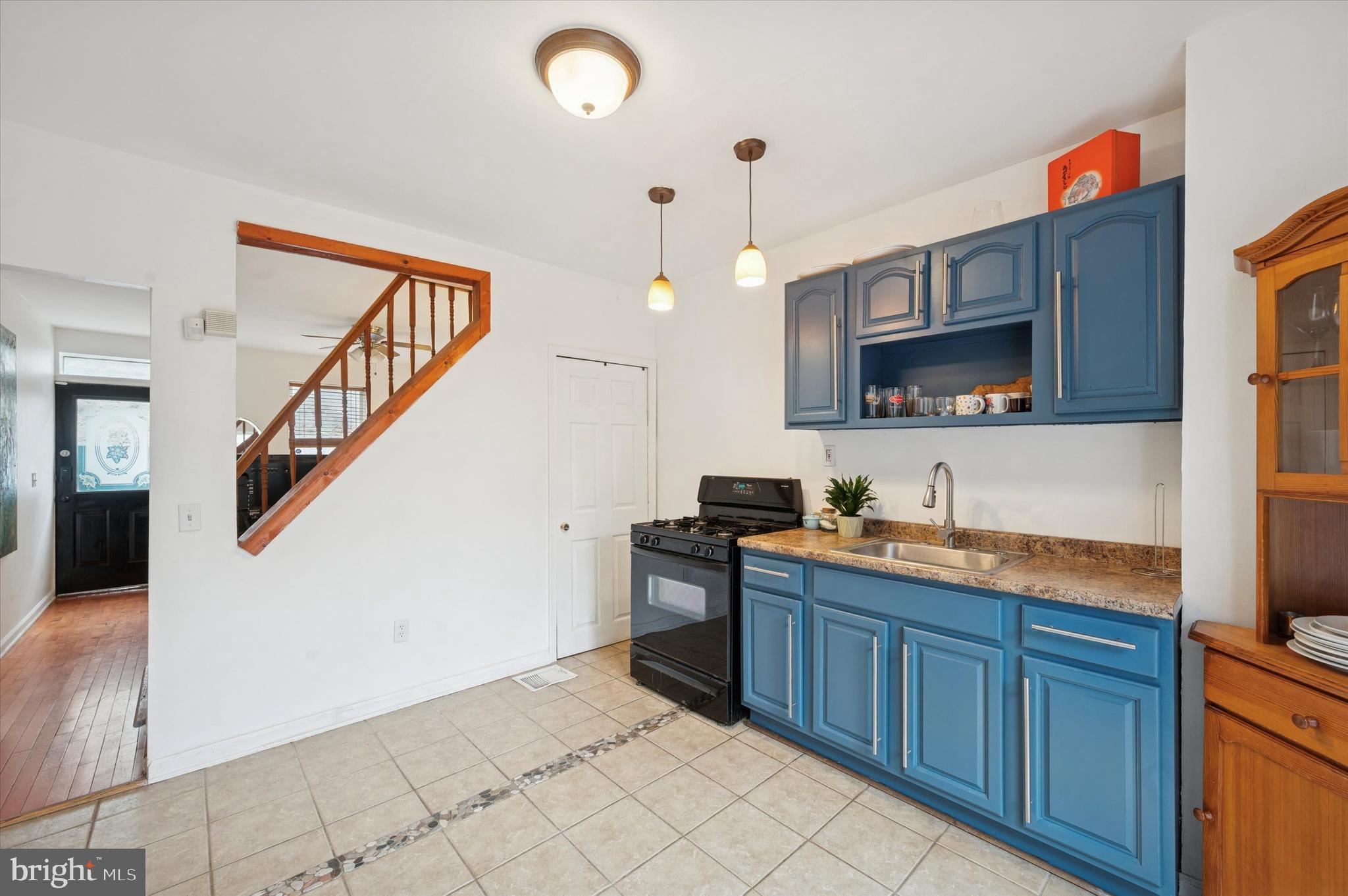 EAST KENSINGTON - Residential