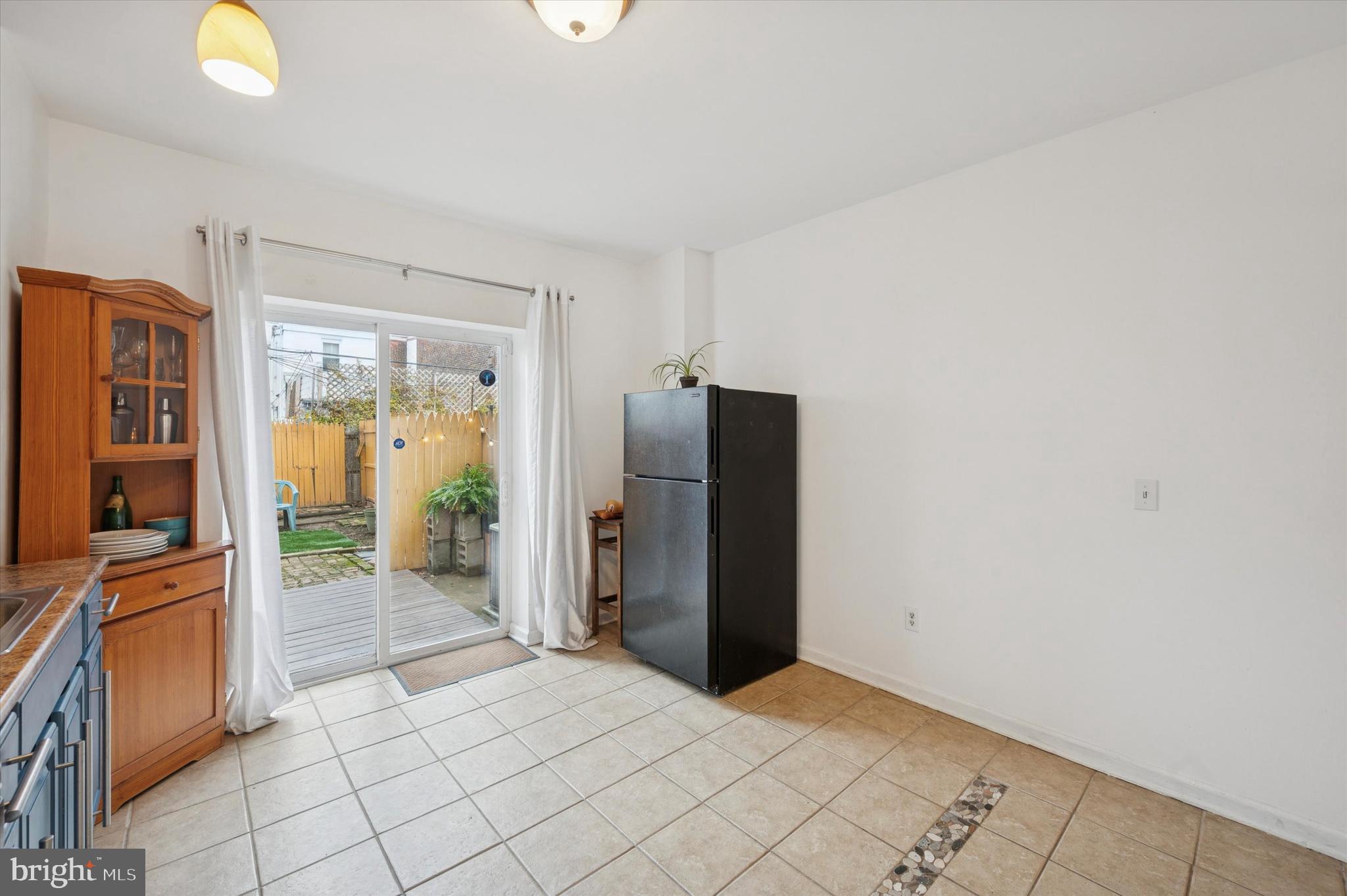 EAST KENSINGTON - Residential