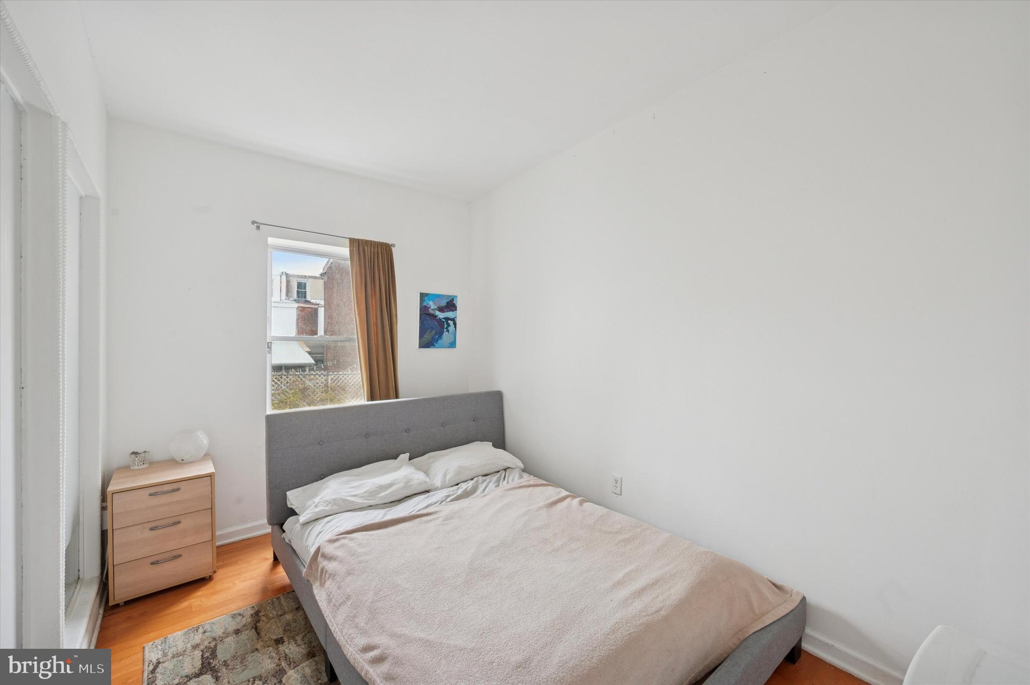 EAST KENSINGTON - Residential