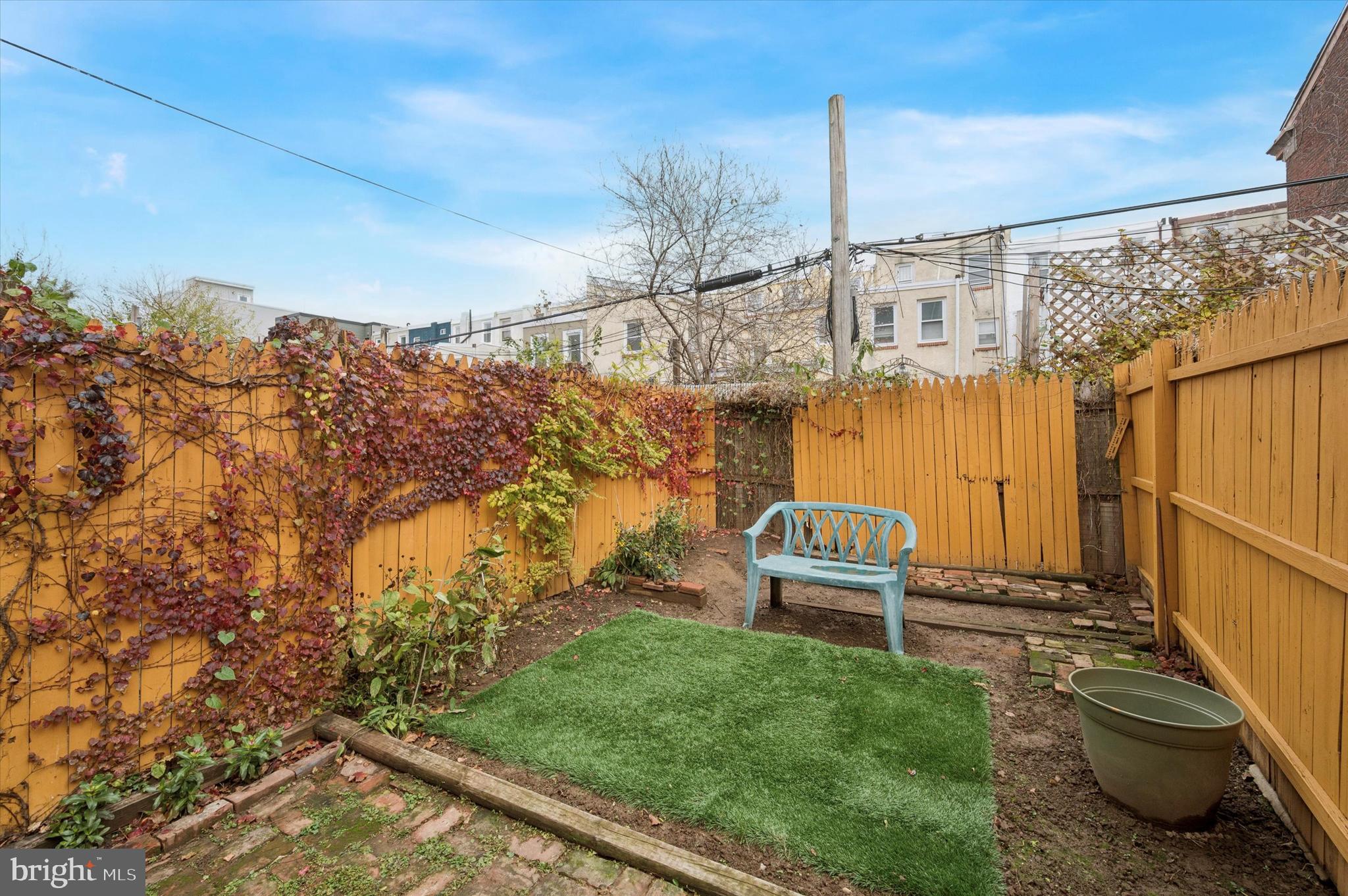 EAST KENSINGTON - Residential