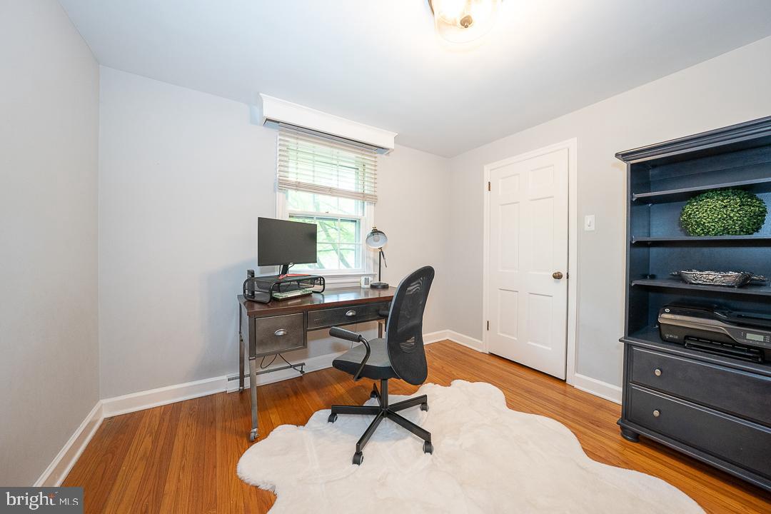 COLONIAL VILLAGE - Residential