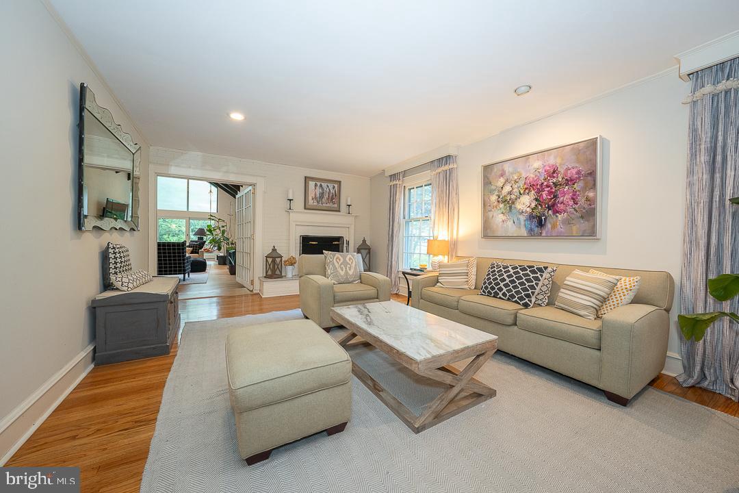 COLONIAL VILLAGE - Residential