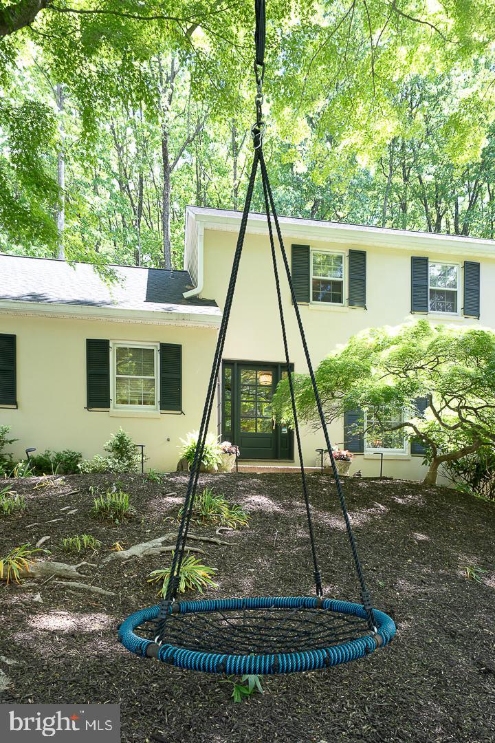 COLONIAL VILLAGE - Residential