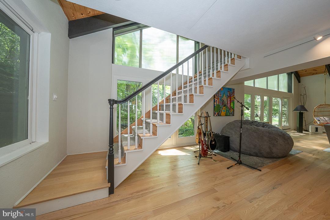 COLONIAL VILLAGE - Residential