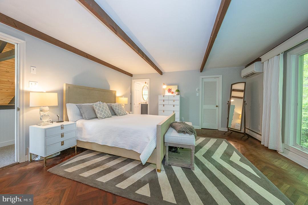 COLONIAL VILLAGE - Residential