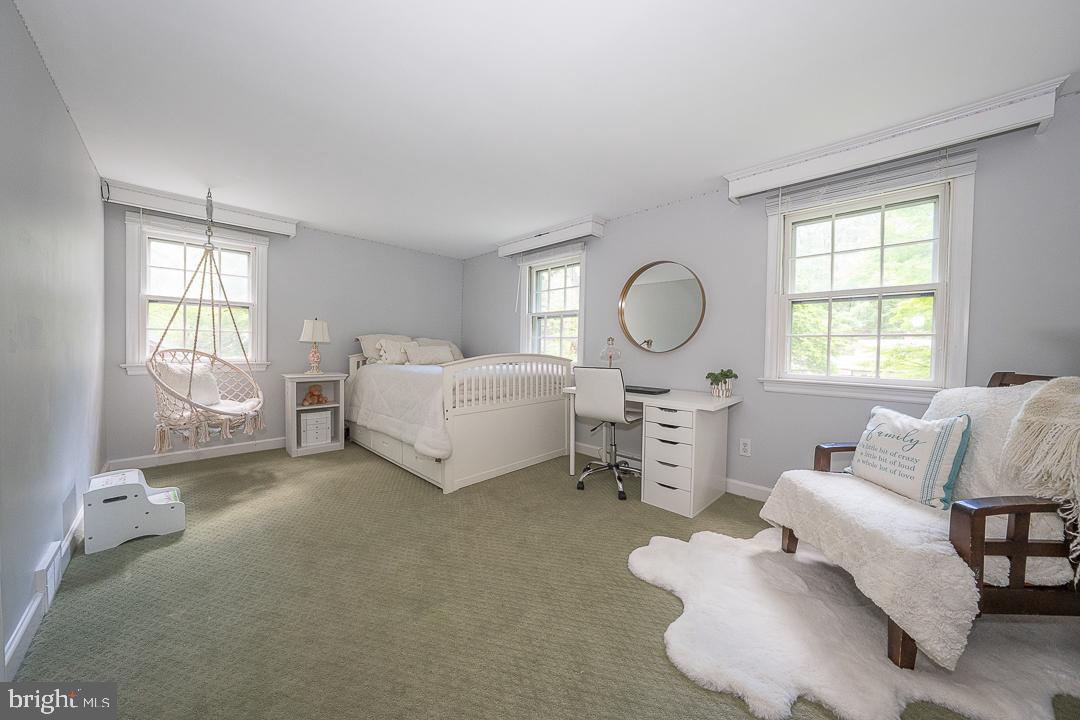 COLONIAL VILLAGE - Residential