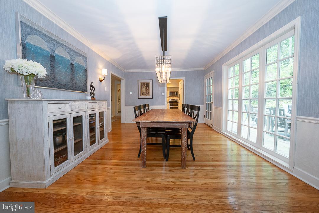 COLONIAL VILLAGE - Residential