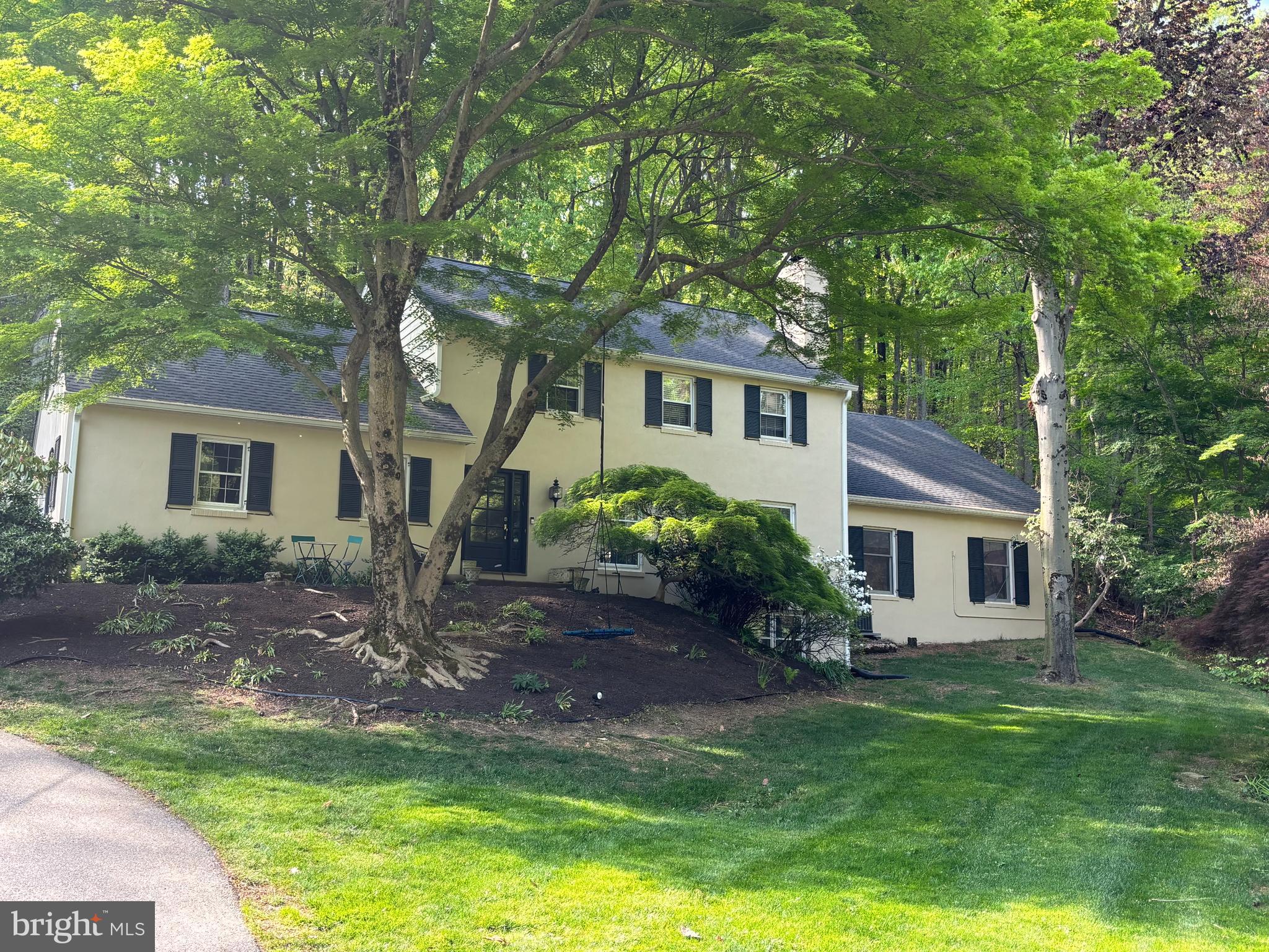 COLONIAL VILLAGE - Residential