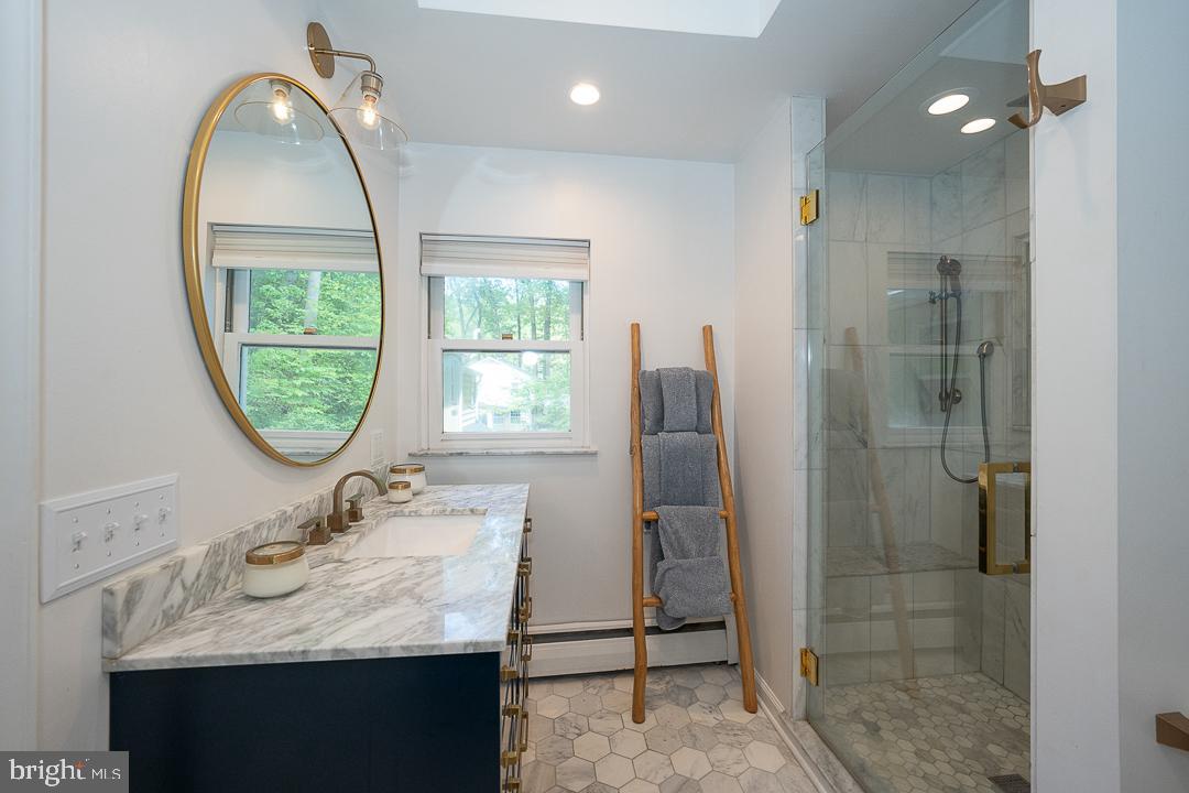 COLONIAL VILLAGE - Residential