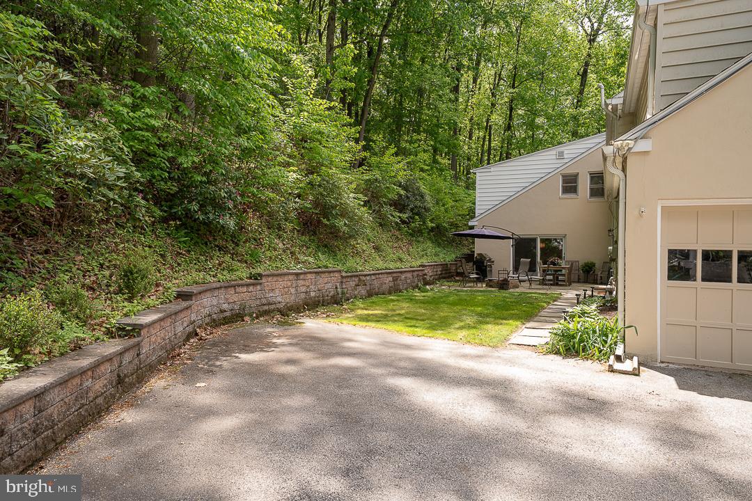 COLONIAL VILLAGE - Residential