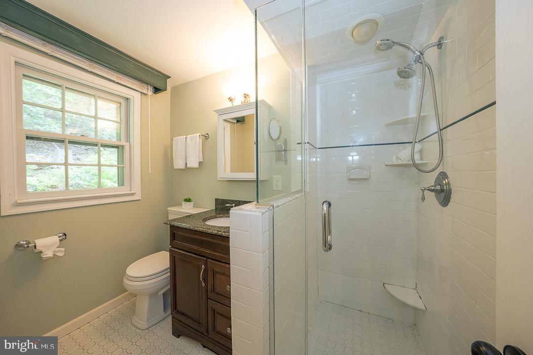 COLONIAL VILLAGE - Residential