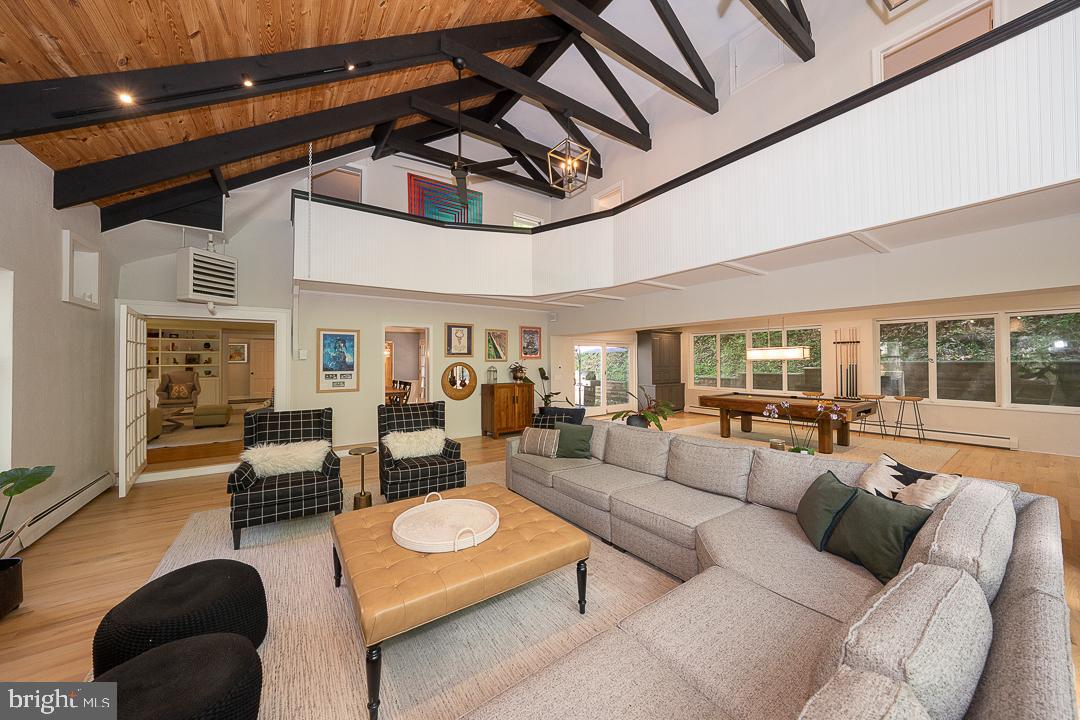 COLONIAL VILLAGE - Residential