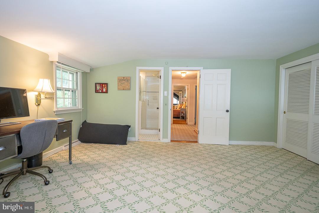 COLONIAL VILLAGE - Residential