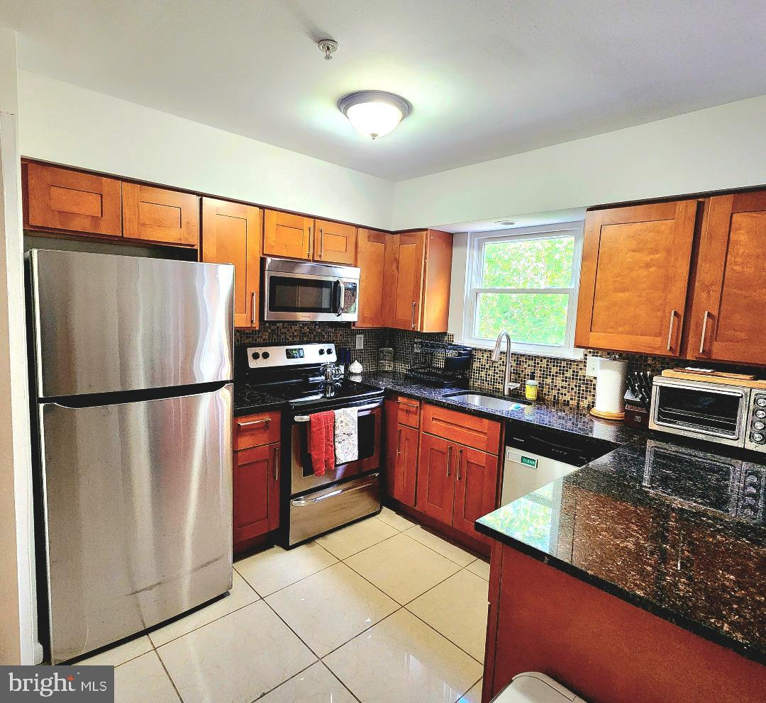 1843 RYDERWOOD COURT