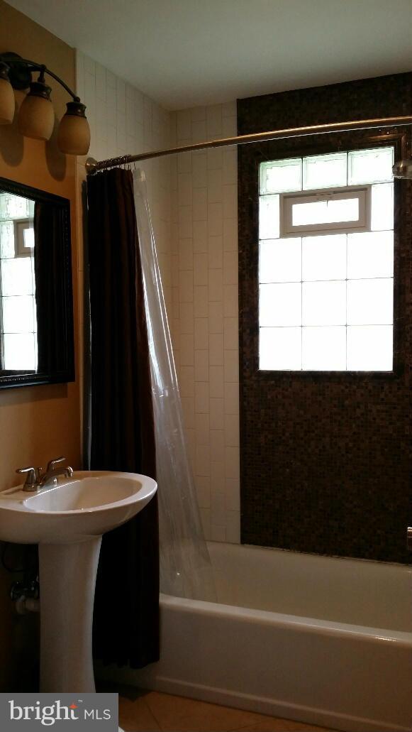 HOLIDAY HILLS - Residential Lease