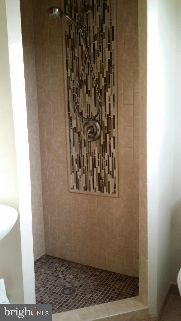 HOLIDAY HILLS - Residential Lease