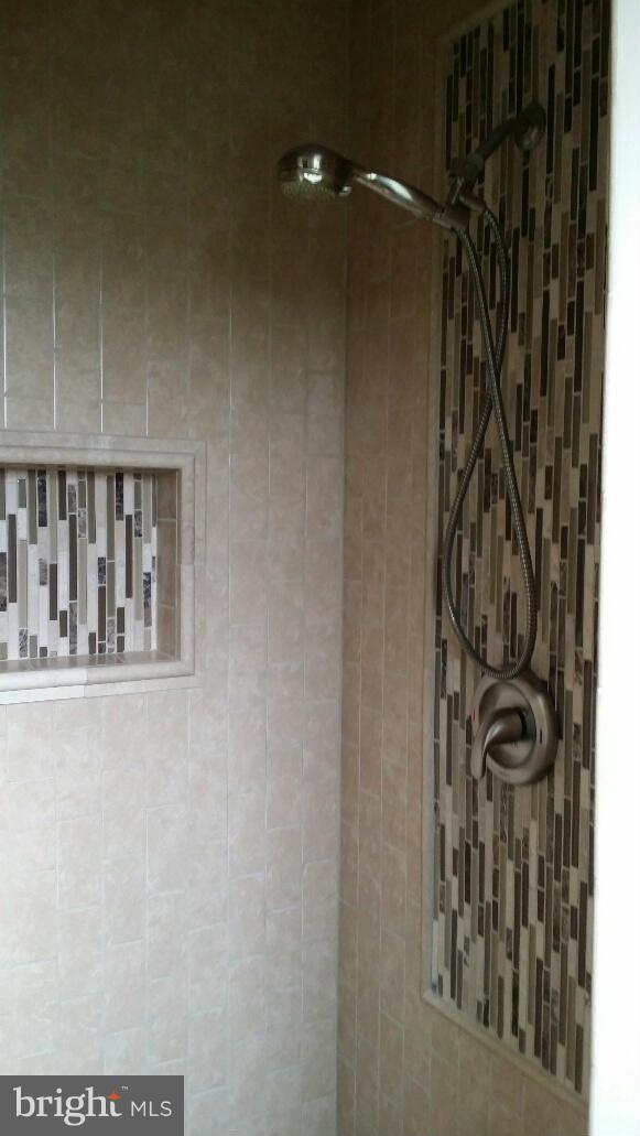 HOLIDAY HILLS - Residential Lease