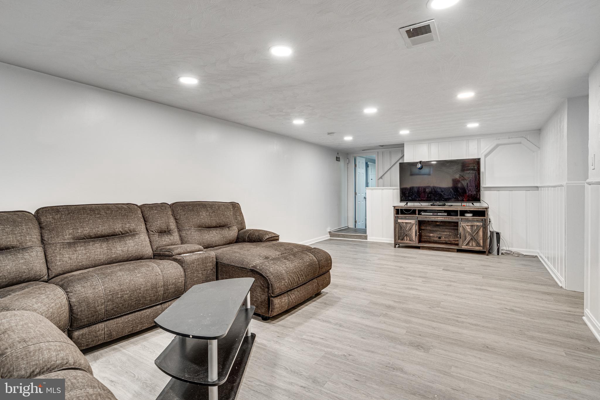 ROSECROFT PARK - Residential