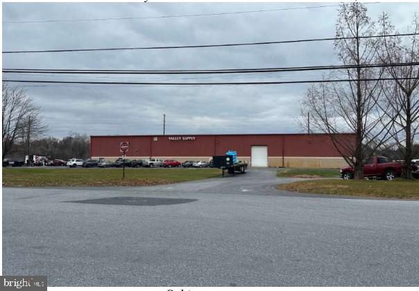 20,000 SF free span metal insulated building on 8 + acres. 3,000 SF office space 22' ceilings, 3 drive in (at grade) garage doors 16' office includes store area. Short term lease at $19,700 month NNN. Lots of secure lay down area for material. 3-16 foot overhead garage door and 1 dock height door nearly free span space.
Racking and Crane and Cutting machine tenant owned. Roof Metal standing seam