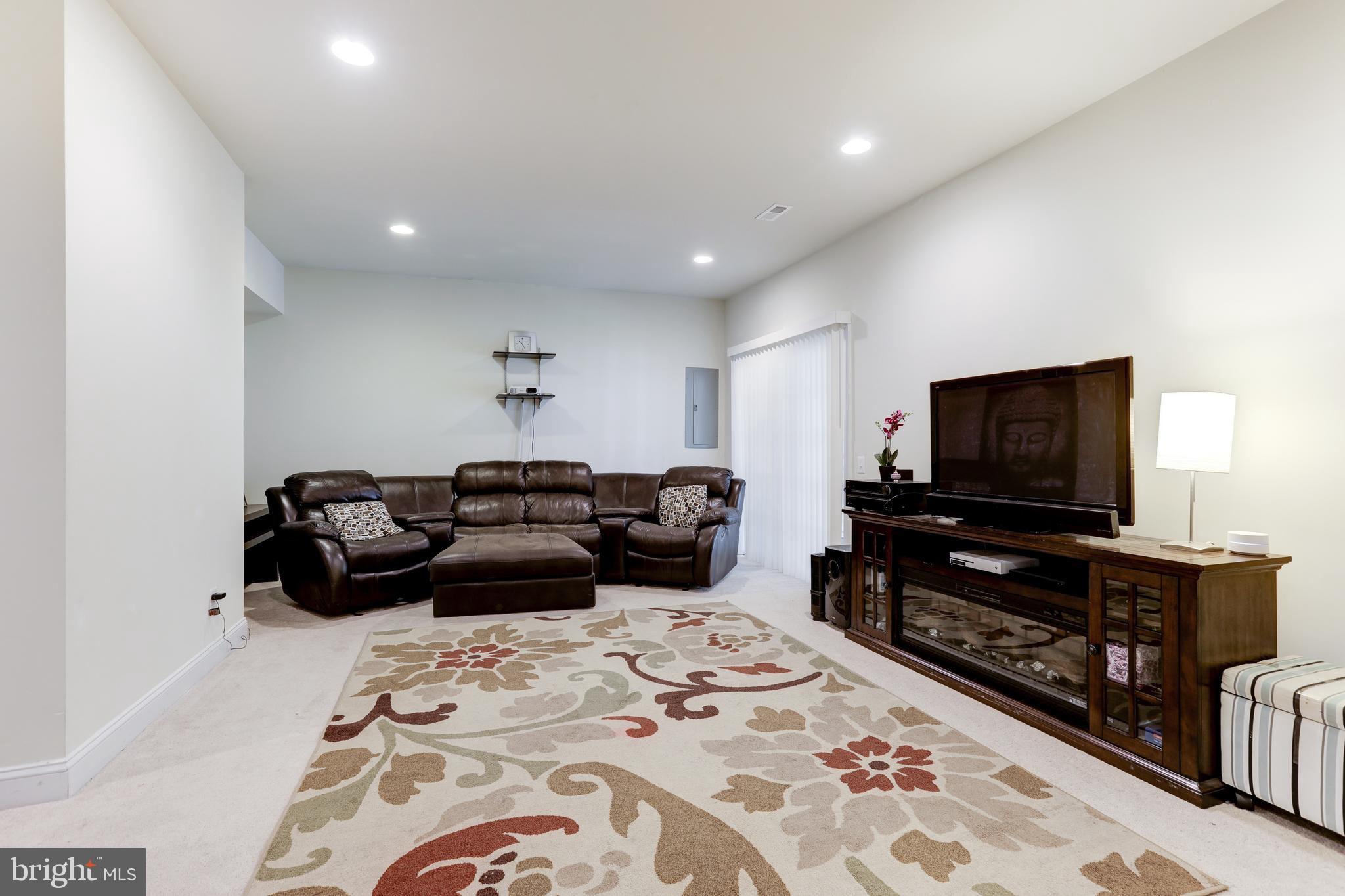 EAST GATE - Residential Lease