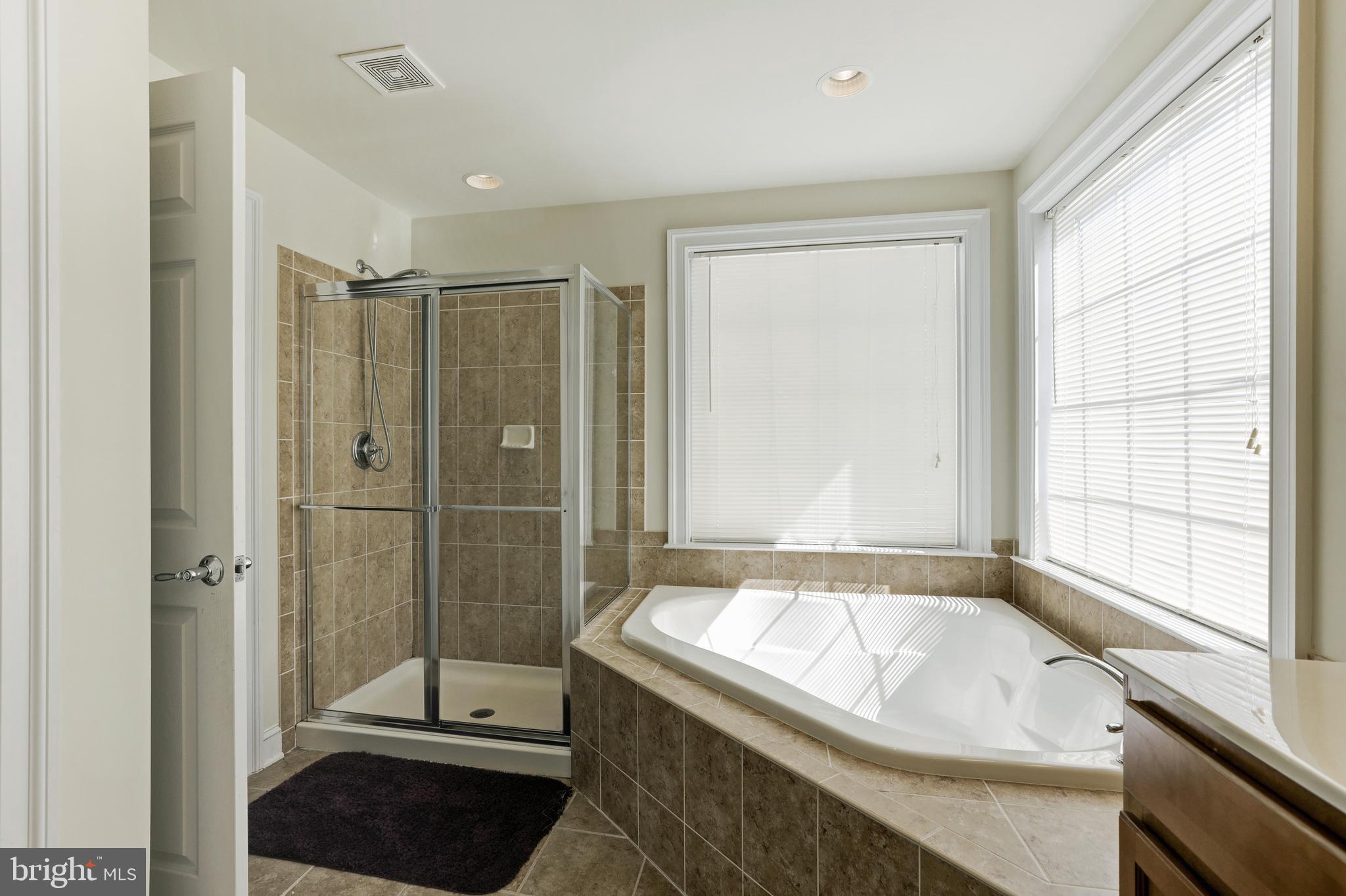 EAST GATE - Residential Lease