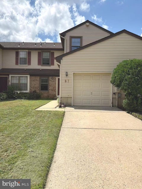 Townhouse For Rent - 57 E Oleander Drive<br/> MOUNT LAUREL, NJ 08054