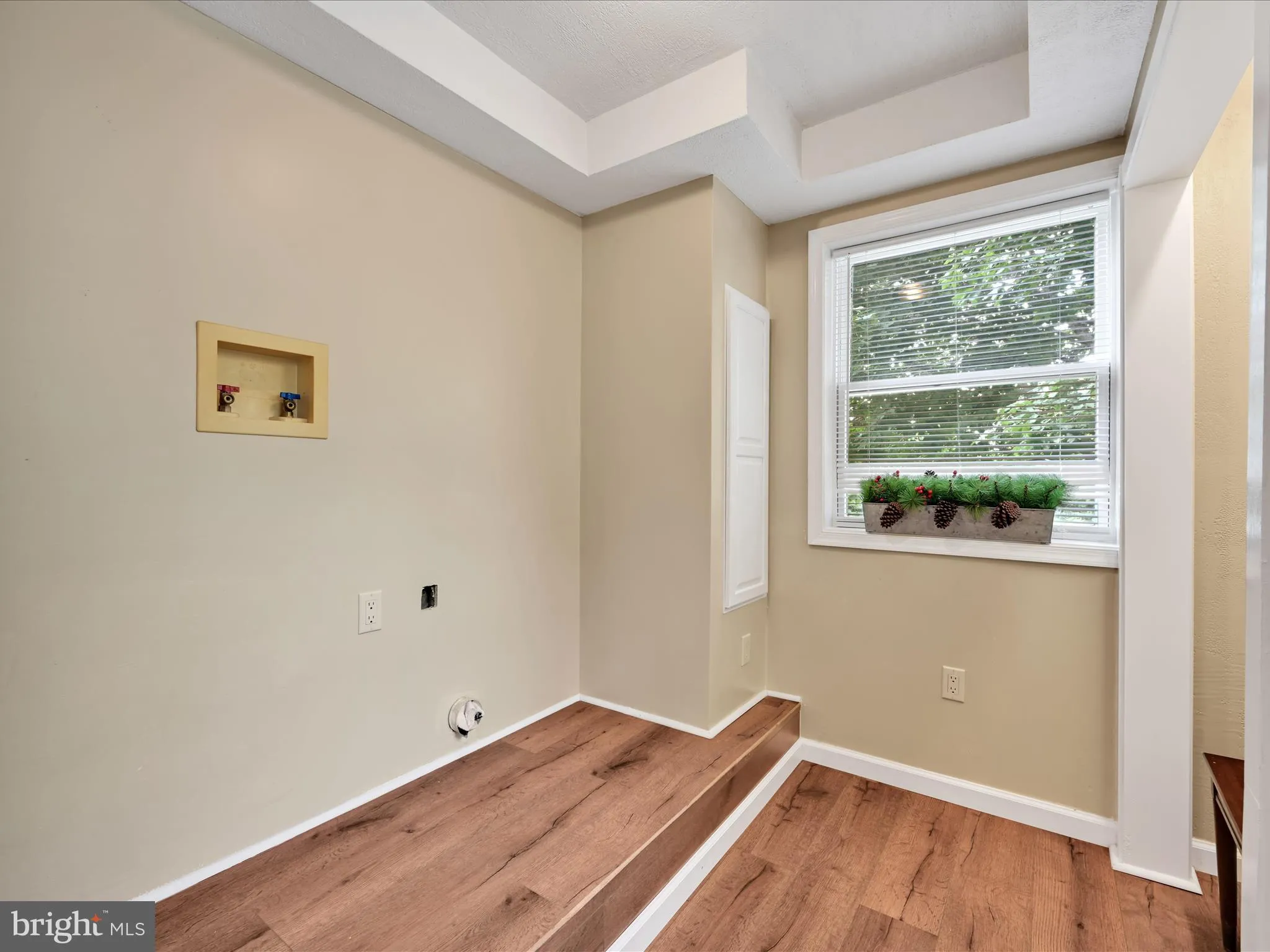 Manheim, Pennsylvania 17545, United States, 6 Bedrooms Bedrooms, ,3 BathroomsBathrooms,Residential,Coming Soon,220119