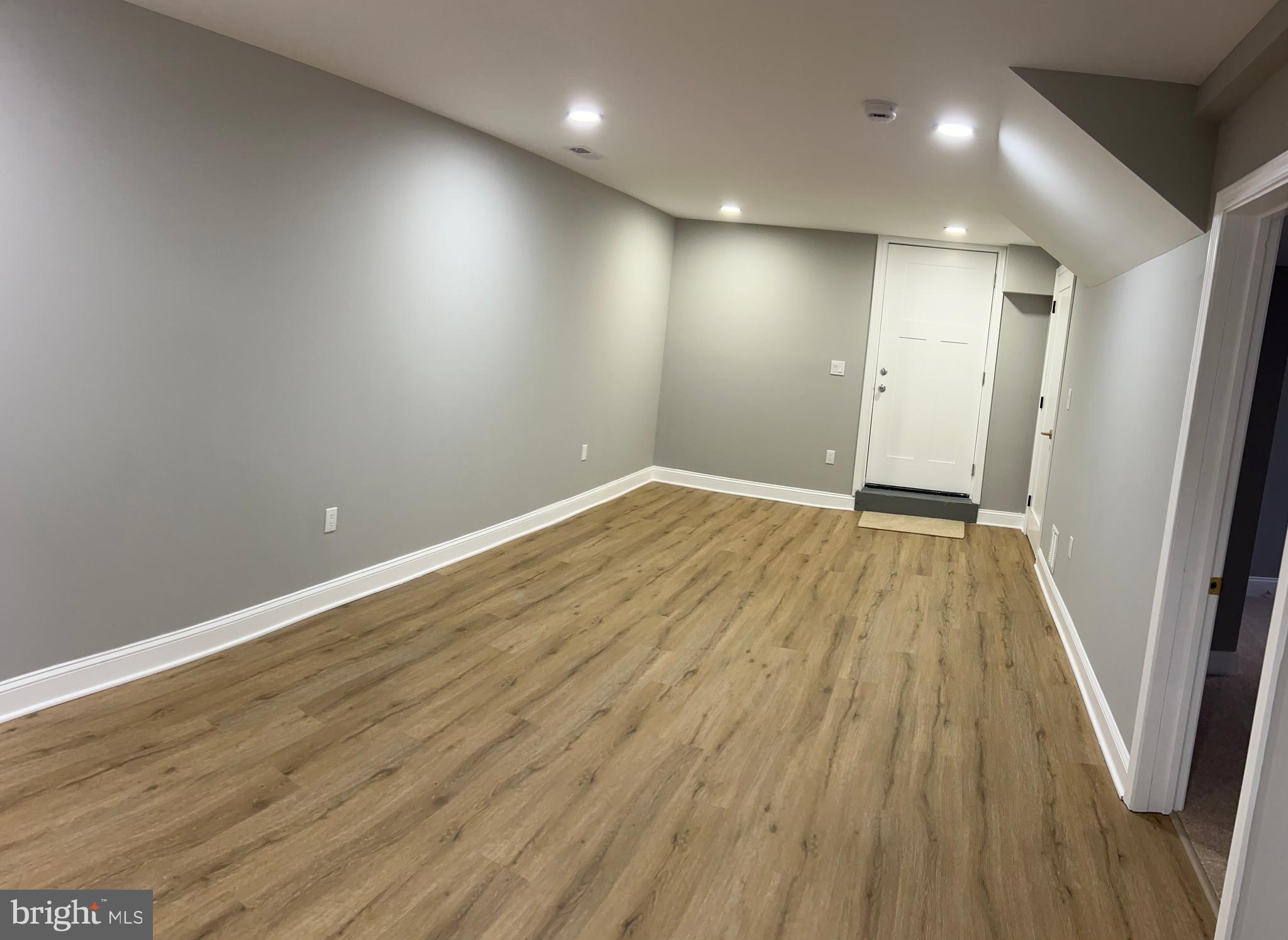 MIDDLE RIVER - Residential