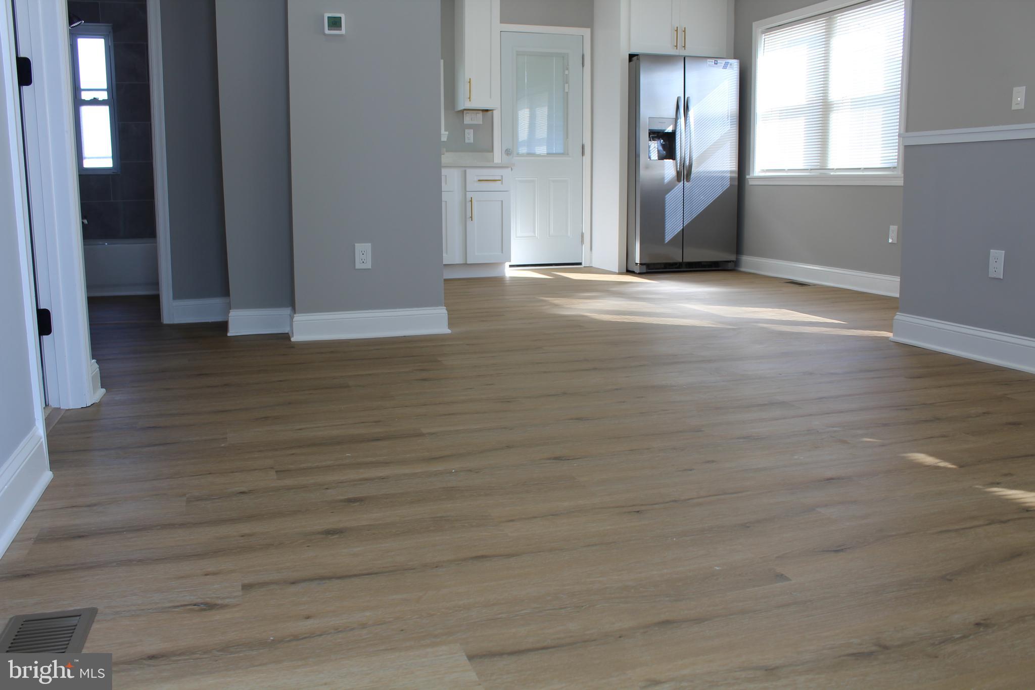 MIDDLE RIVER - Residential