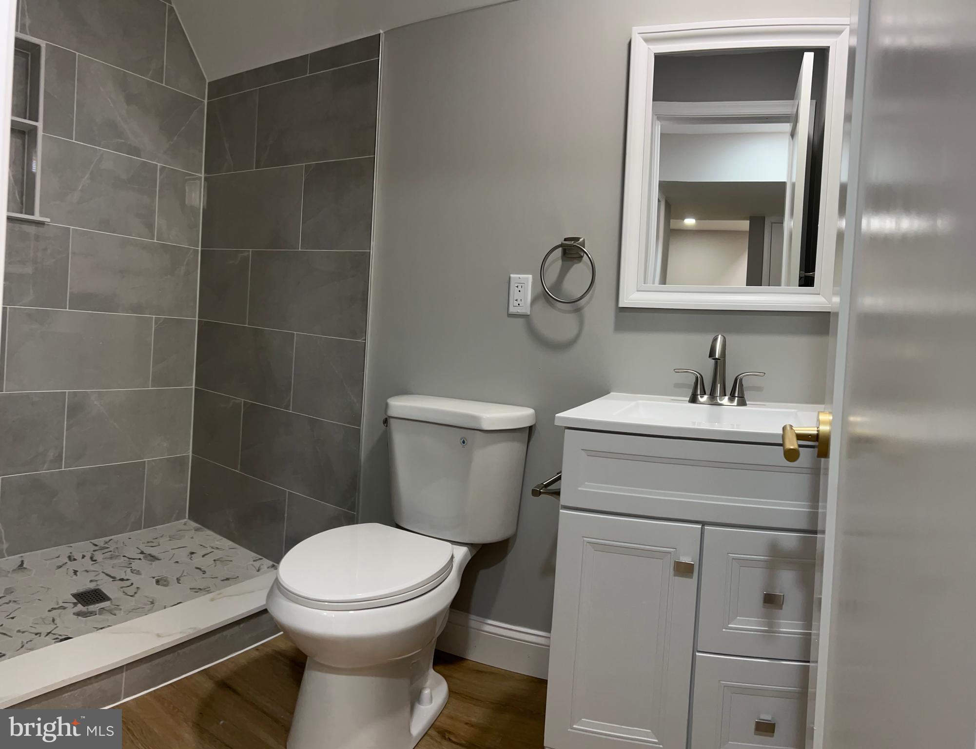 MIDDLE RIVER - Residential