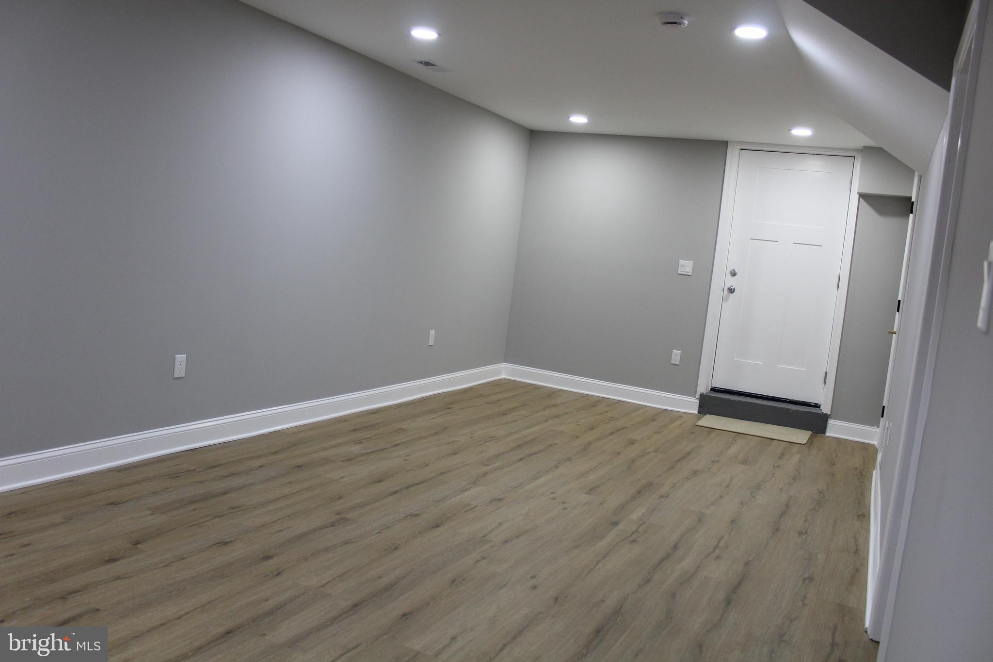 MIDDLE RIVER - Residential