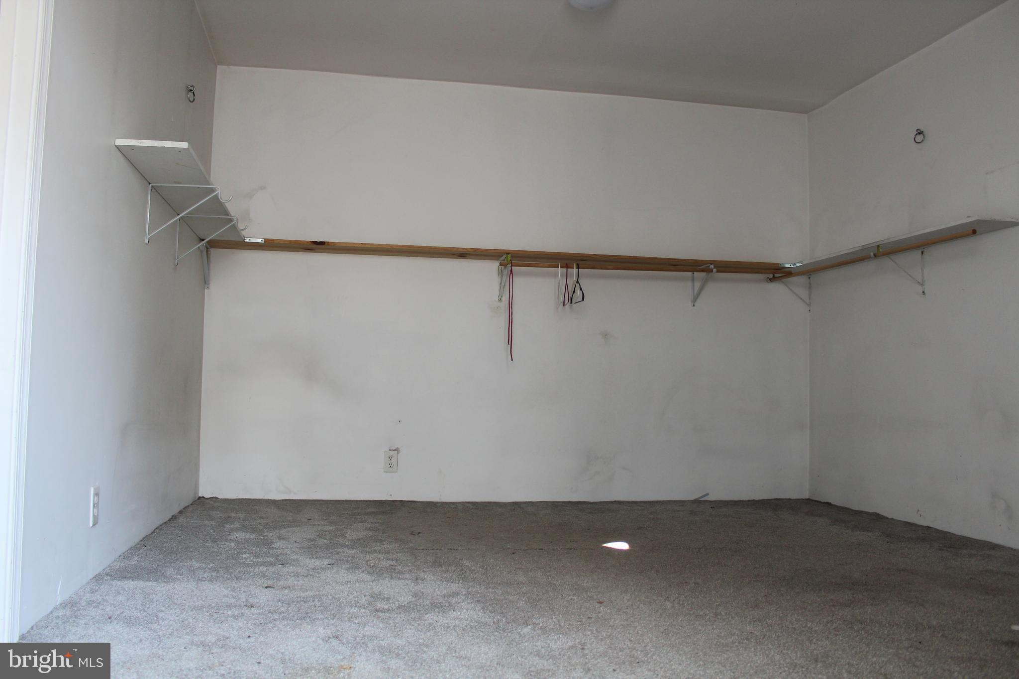 MIDDLE RIVER - Residential