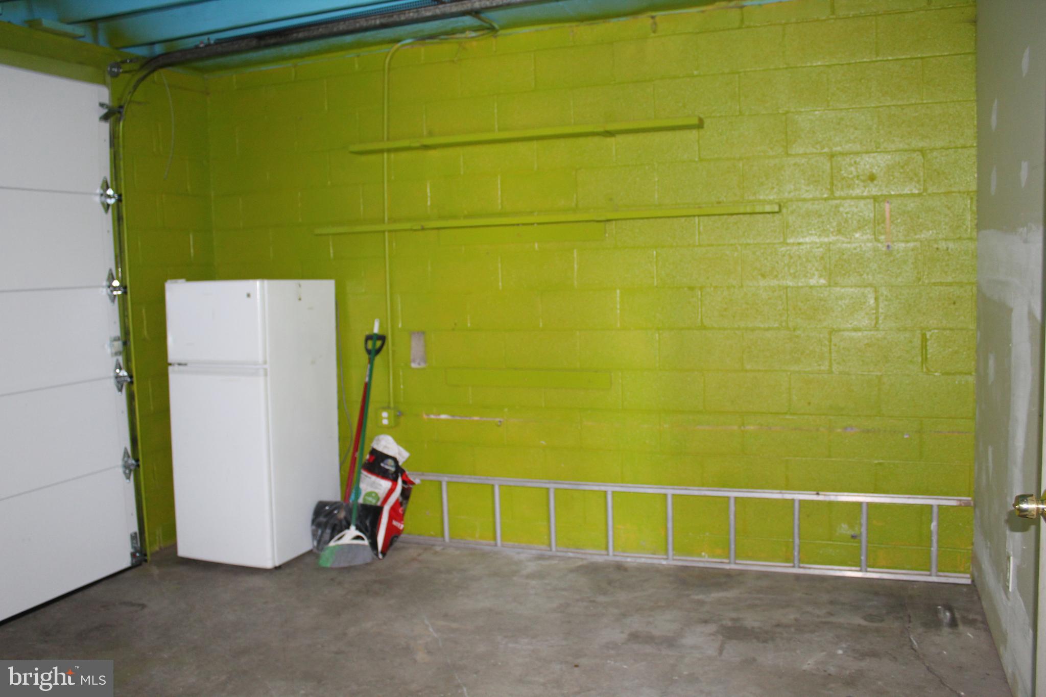 MIDDLE RIVER - Residential