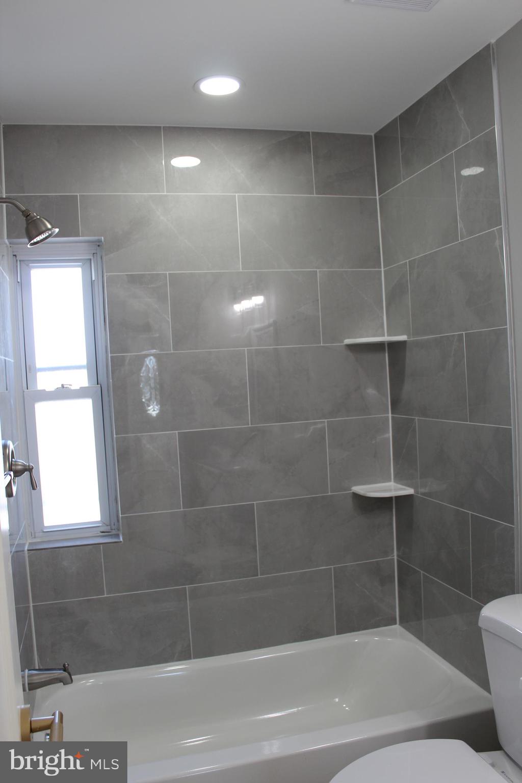 MIDDLE RIVER - Residential