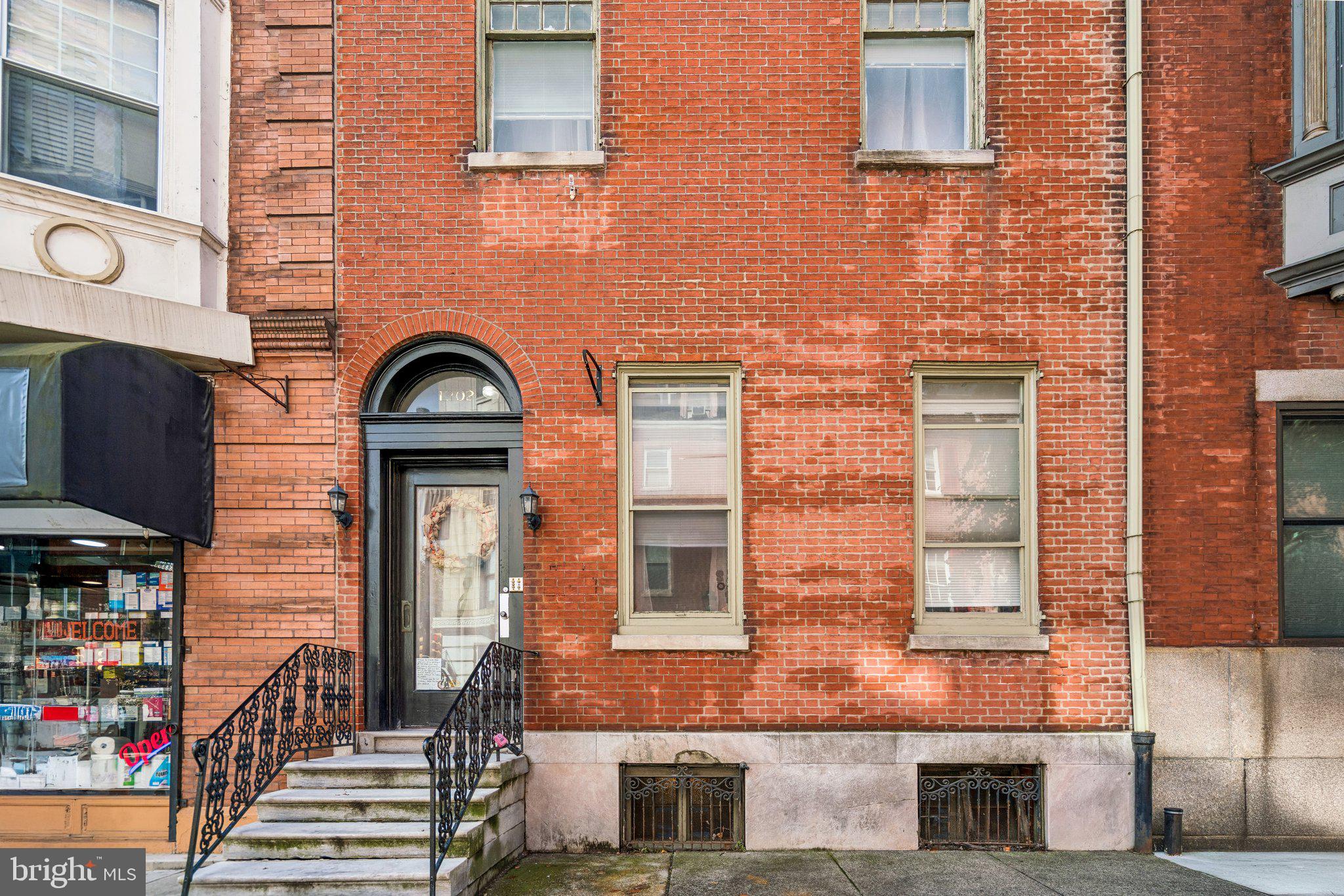 1202 SPRUCE STREET 2F