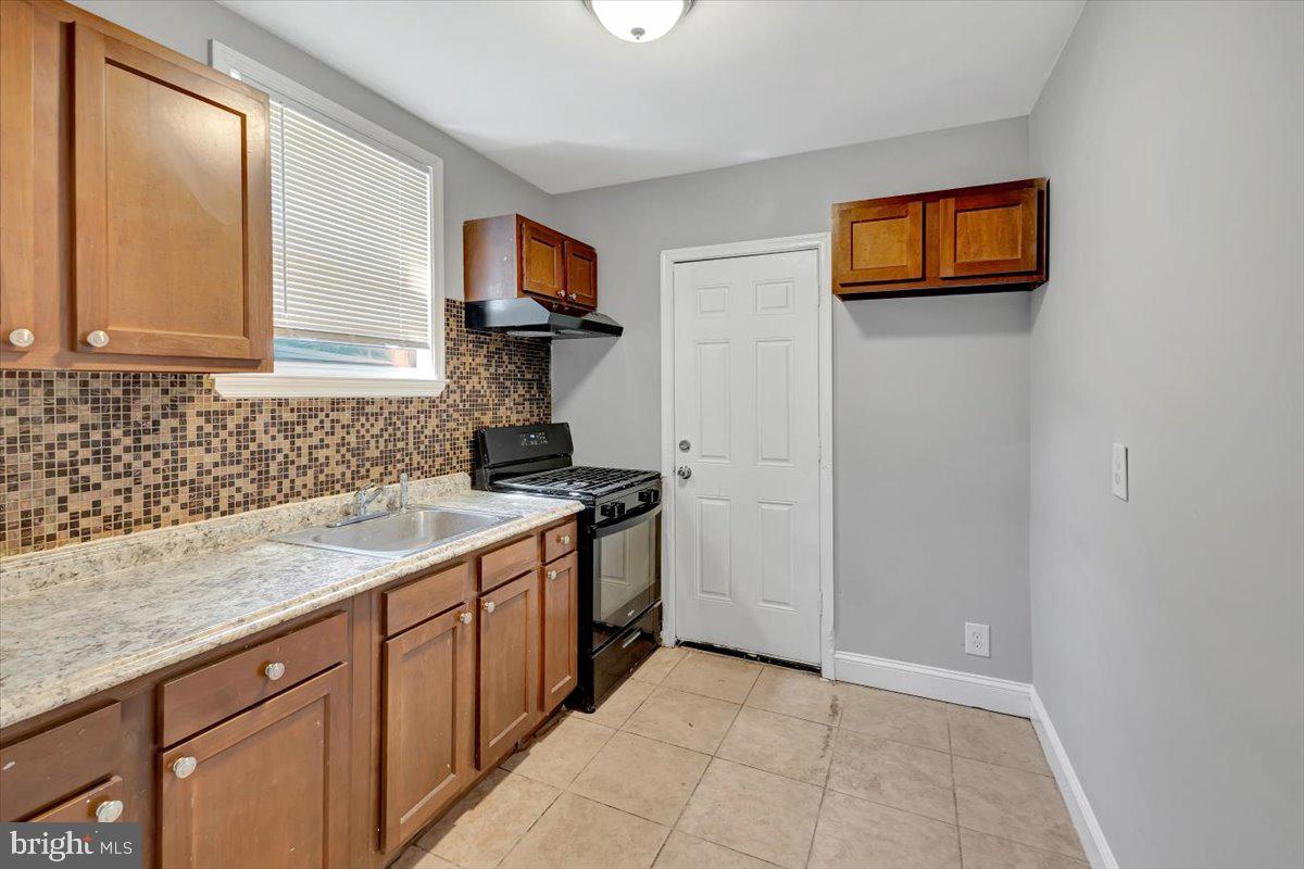 714 LYNDHURST STREET