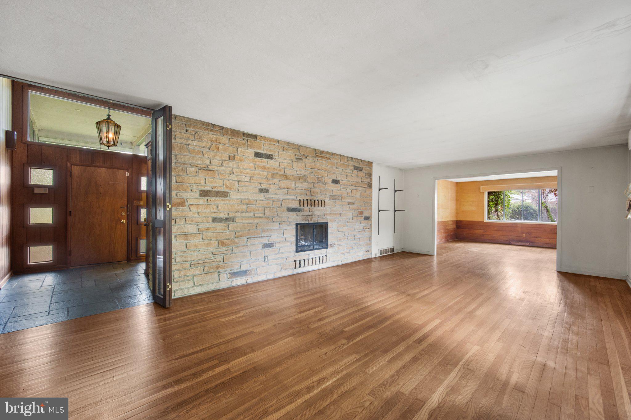 1911 WOODLAND DRIVE