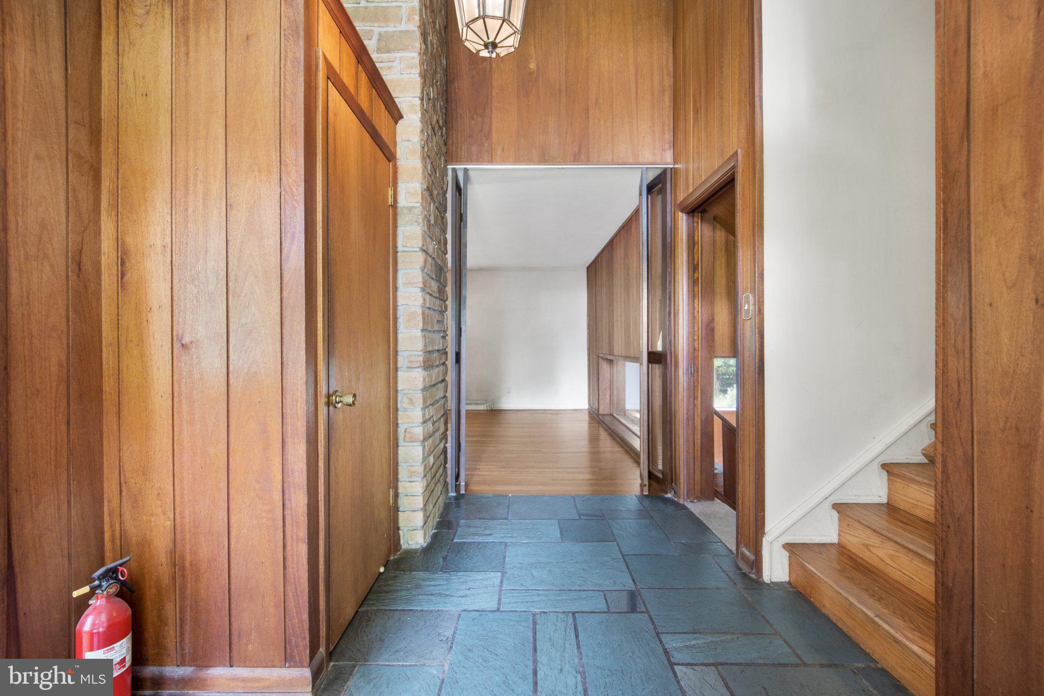 1911 WOODLAND DRIVE