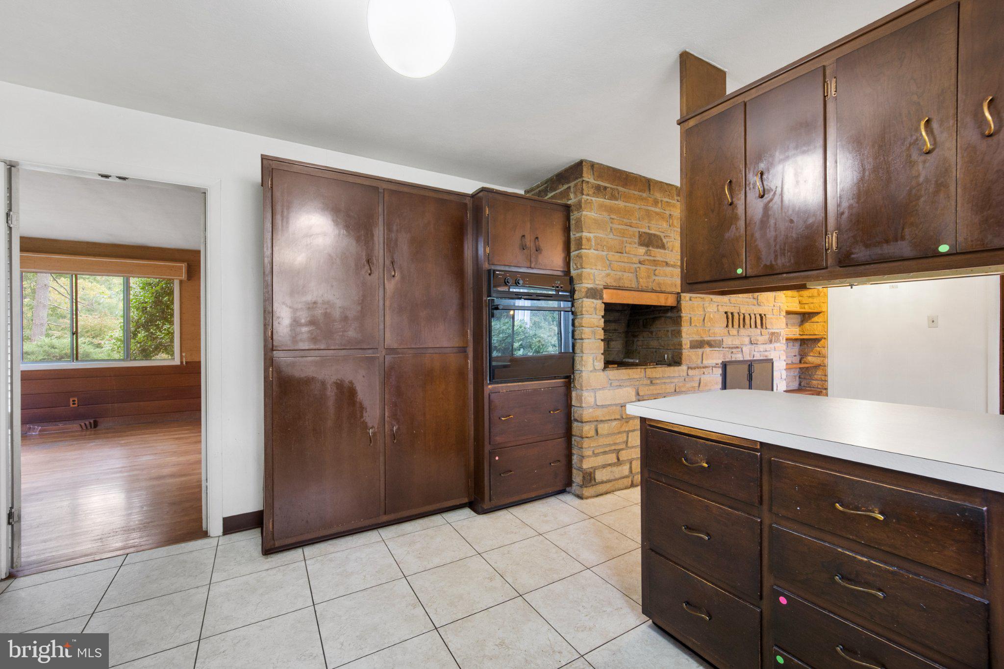 1911 WOODLAND DRIVE