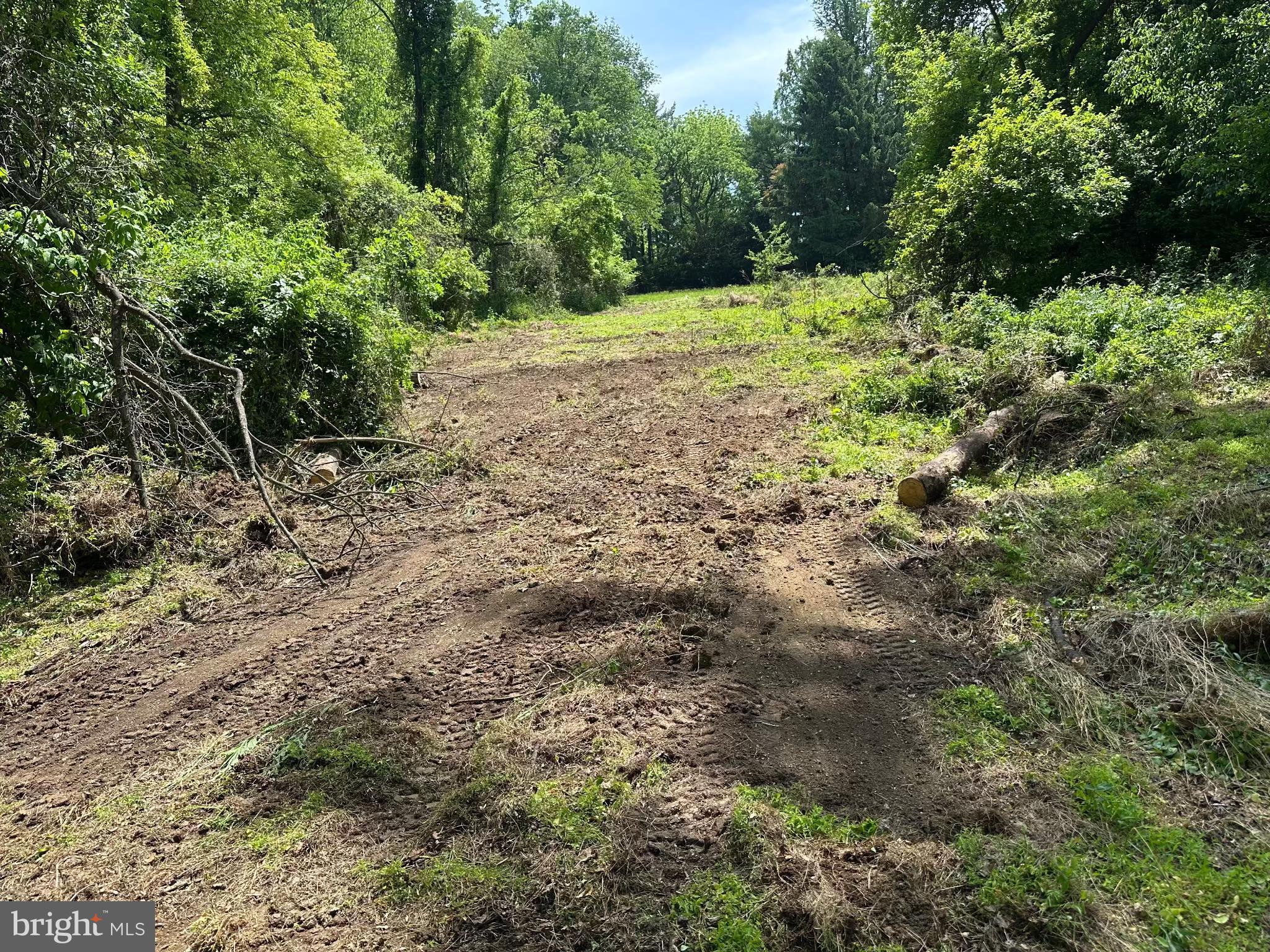 HIDDEN ACRES - Land